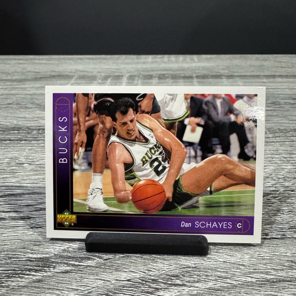 NBA | 1993-94 UD #106: Milwaukee Bucks - Dan Schayes - Vintage Basketball Card